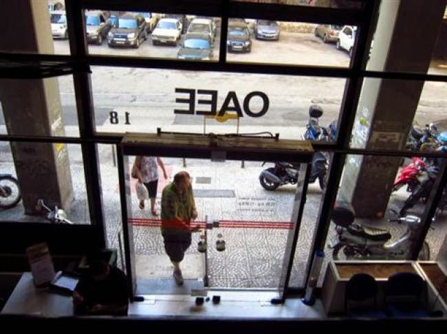 ΟΑΕΕ: «Ραβασάκια» σε 100.000 οφειλέτες ΟΑΕΕ: «Ραβασάκια» σε 100.000 οφειλέτες