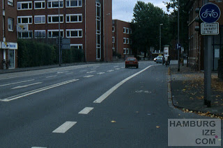 Radspur mit Freigabe für Busverkehr hamburgize.com / Stefan Warda