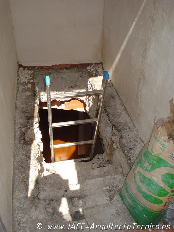JACC - Arquitecto Técnico, su blog: Nuevo acceso a cubierta (II)
