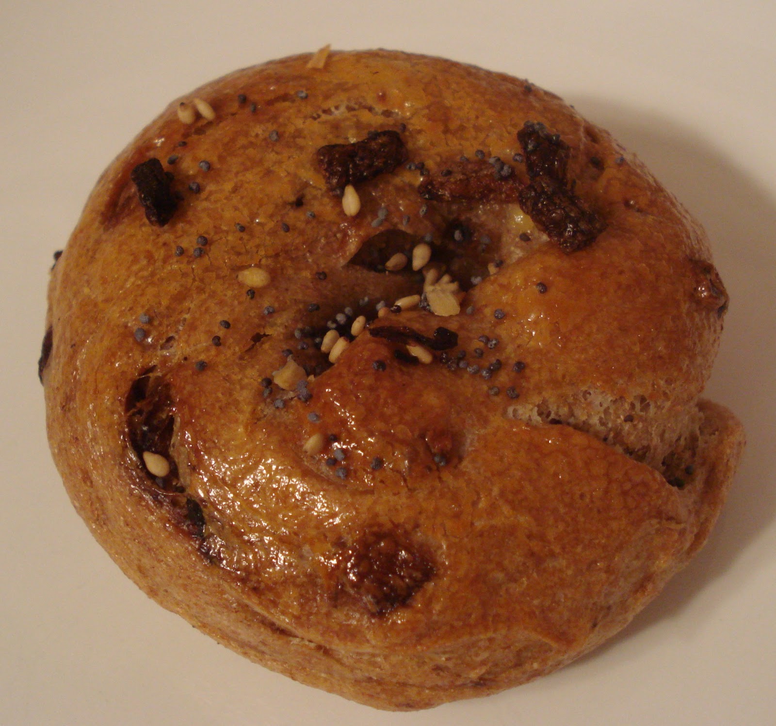 Dame Good Eats Whole Wheat Everything Bagels with Caramelized Onions