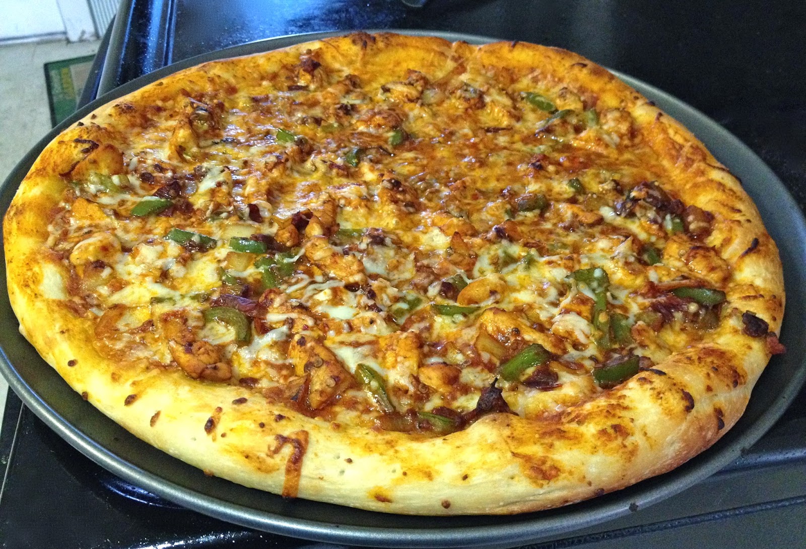 Gourmet Taste for the College Buds Chipotle Chicken Pizza