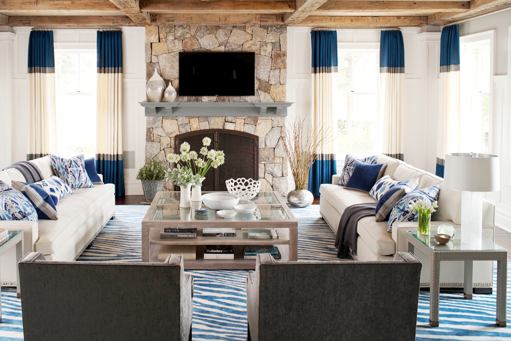 The drapes in the living room are a classic example of color block for the