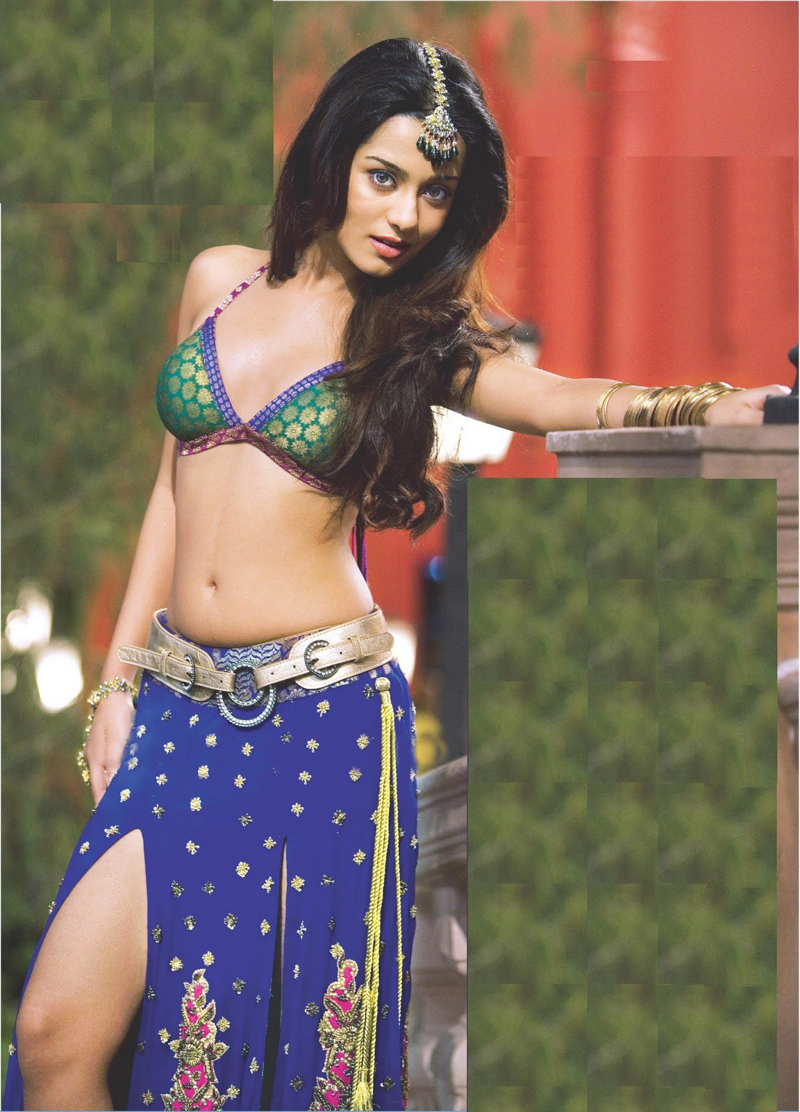 http://4.bp.blogspot.com/-6GdYjUaL5fw/TwVKaqQa_3I/AAAAAAAACYg/hZJFQYUD984/s1600/Amrita%2BRao%2BHot%2Bsexy%2BNavel%2BThigh%2BShow%2Bsuper%2Bhot%2BMagazine%2BScan.jpg