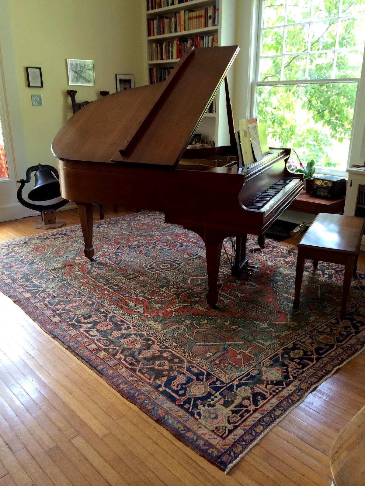 Rugs Under Upright Piano at Etta Williams blog