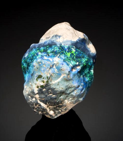 The%2B2000%2Bcarat%2B%25E2%2580%259CHalley%25E2%2580%2599s%2BComet%25E2%2580%259D%2BOpal%2B-%2BListed%2Bin%2Bthe%2BGuinness%2BBook%2Bof%2BWorld%2BRecords%2Bas%2Bthe%2Blargest%2Buncut%2BBlack%2BOpal%2Bnodule.%2BFound%2Bat%2BLightning%2BRidge%252C%2BAustralia%2Bin%2B1986.jpg