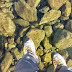 Andando sobre um Lago congelado e Transparente