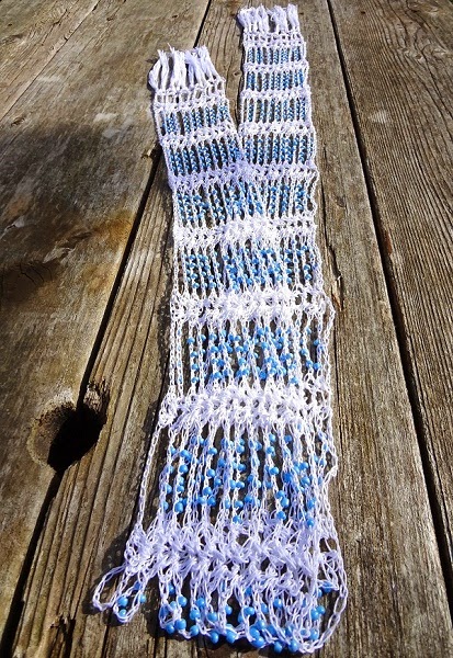 Free crochet pattern/Beaded Scarf http://www.niftynnifer.com/2014/11/crochet-beaded-scarf.html #Crochet #Crochetbeaded #Crochetscarf