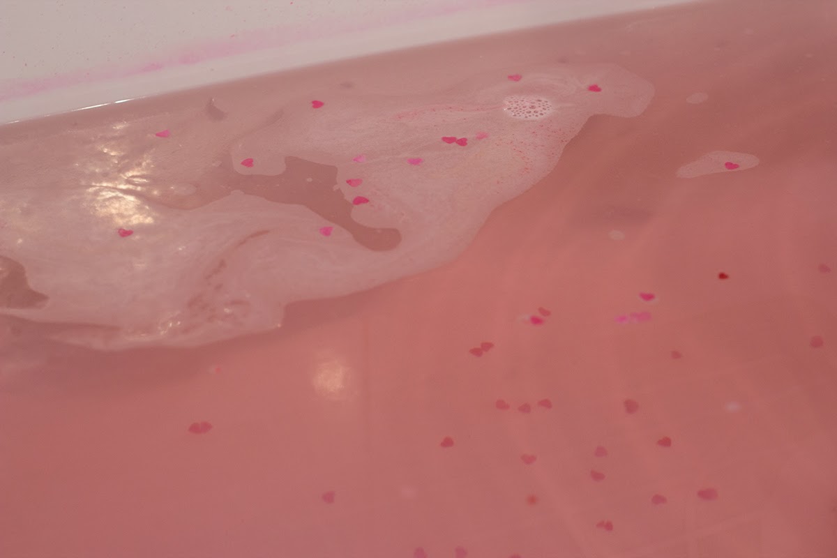 ♥♥♥ lush love locket bath bomb