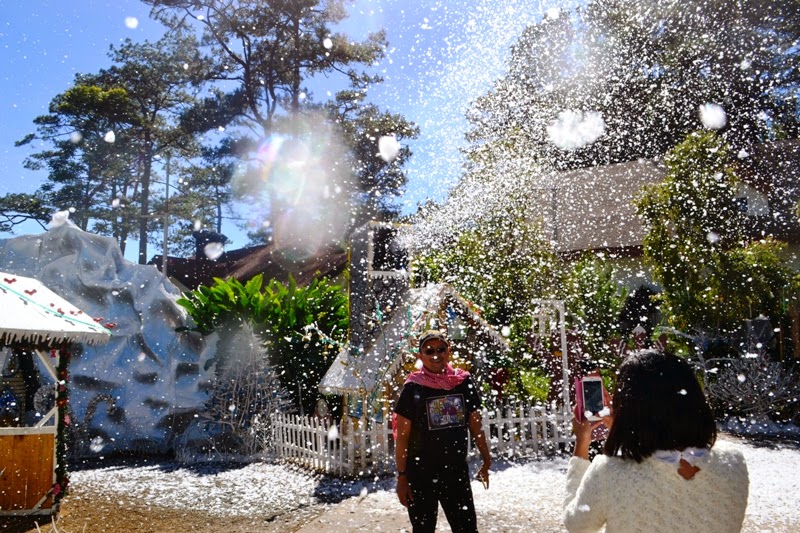 wandering... can't go home White Christmas at Christmas Village