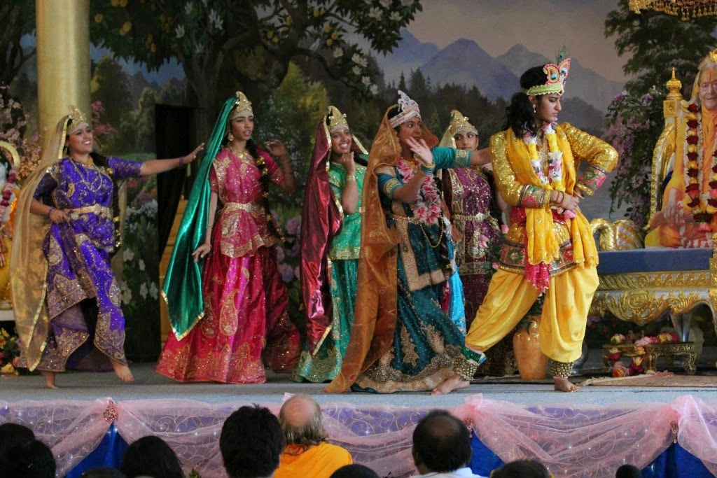 Devotees of Jagadguru Kripalu Ji Maharaj enact leela during Rath Yatra Devotees of Jagadguru Kripalu Ji Maharaj enact leela during Rath Yatra