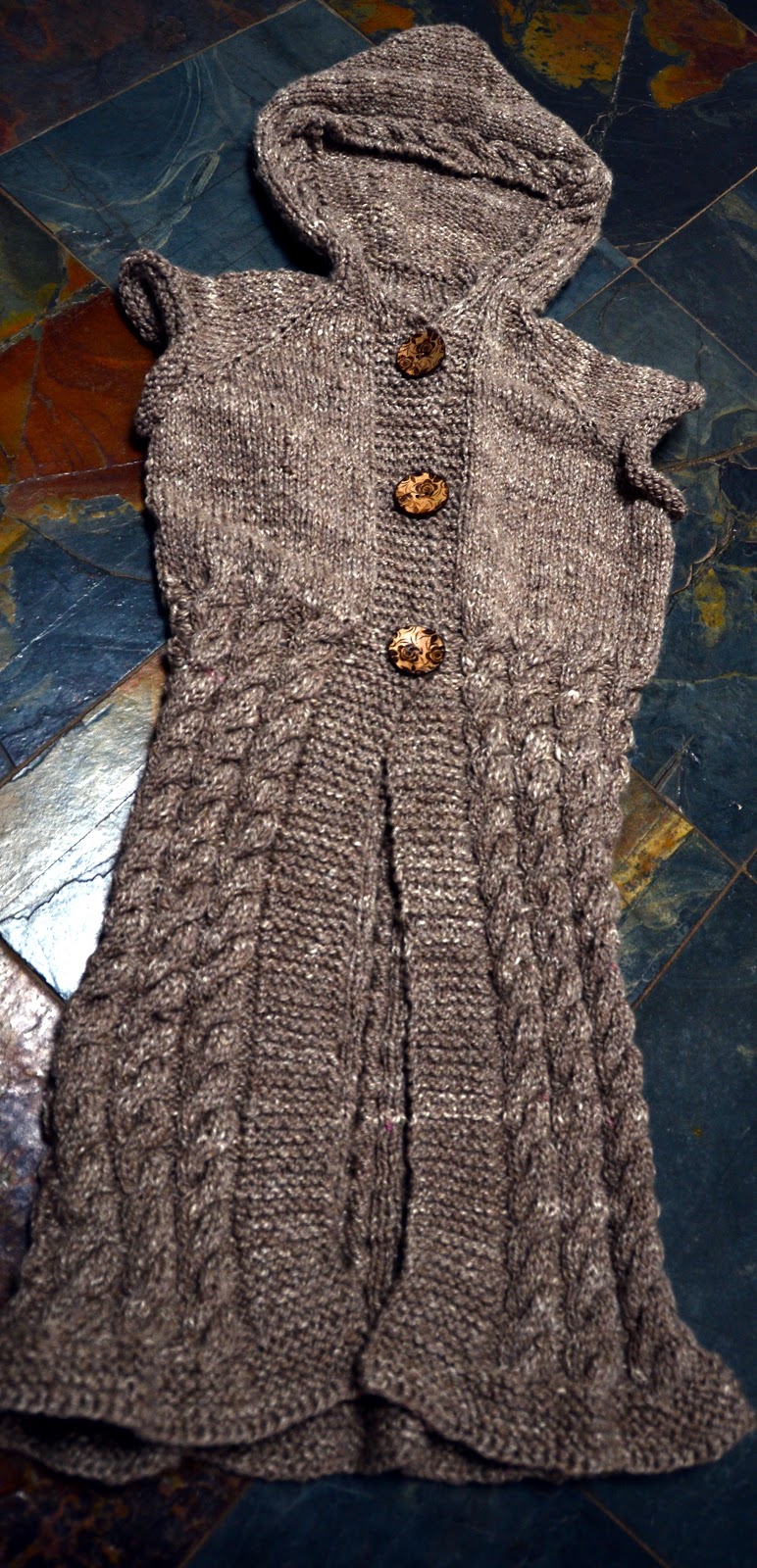 Arty Ladys blog: Hooded Long Knitted Vest
