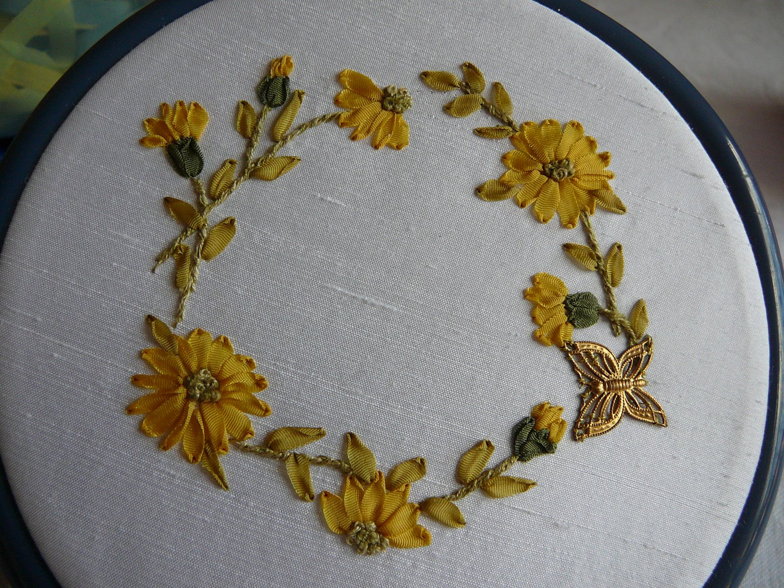 Daisy Chain Embroidery Pattern Embroidery
