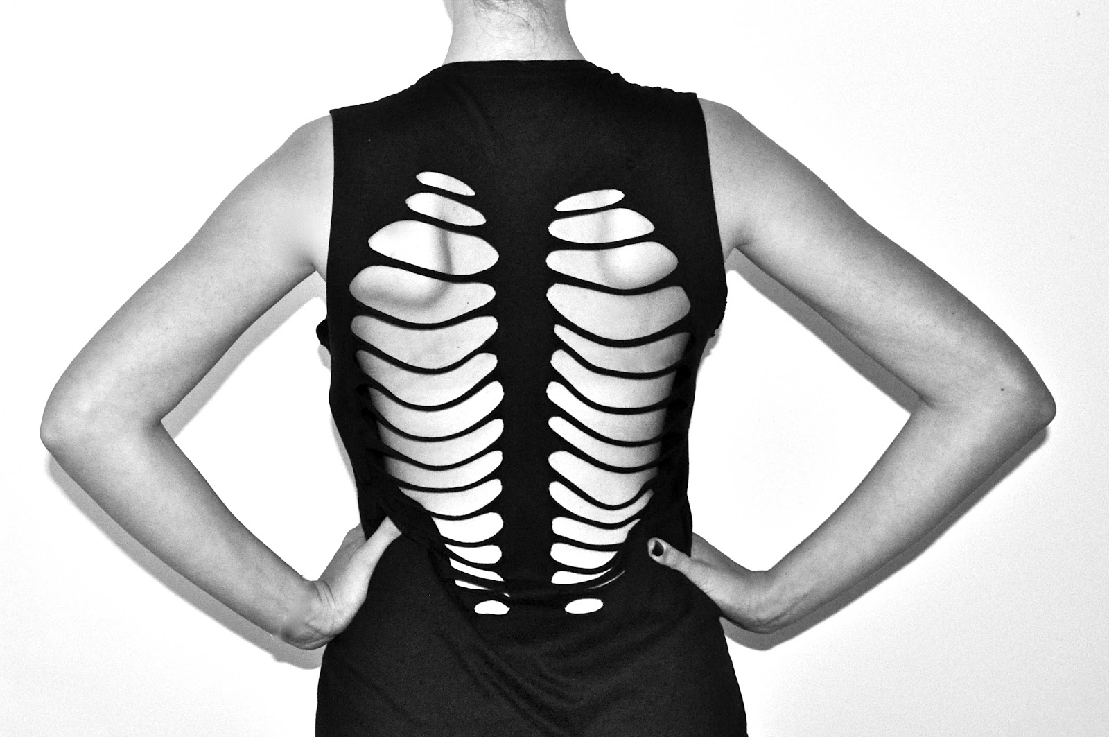 bleached mort Tutorial Rib Cage Cut Out Vest