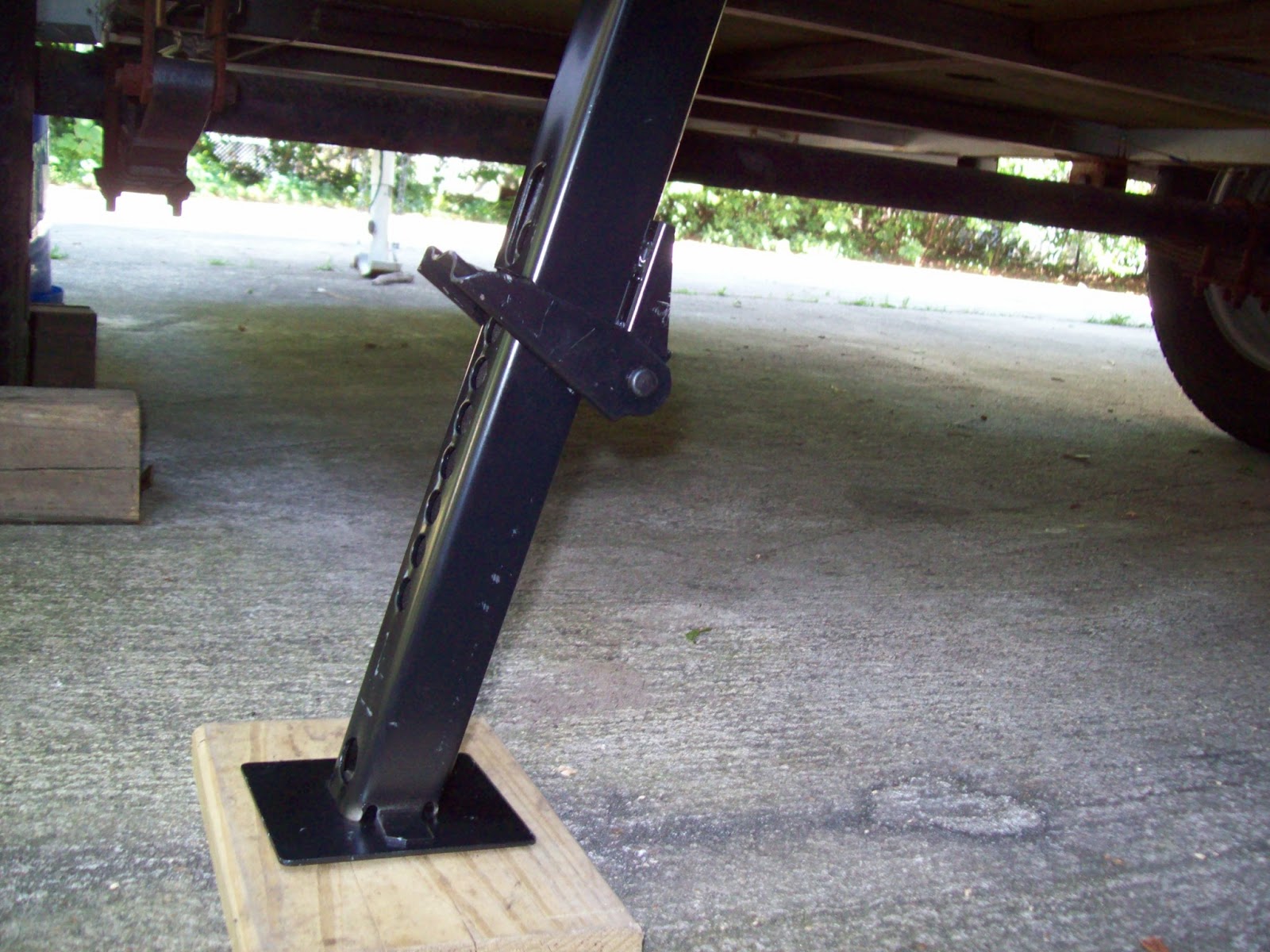 The GNAT cargo trailer conversion Installing telescoping jacks
