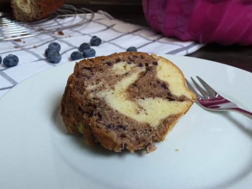 binedoro Blog ⎮ Aus meiner Küche: Marmor-Gugelhupf mit Heidelbeeren ⎮ #ichbacksmir