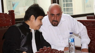 Serge Atlaoui and his Indonesian lawyer
