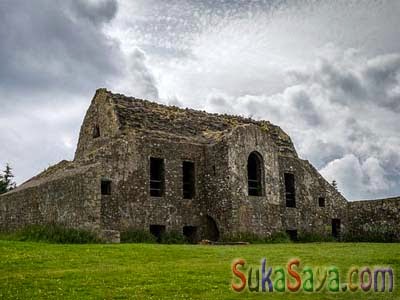 Hell Fire Club on Montpelier Hill 5 Tempat Wisata Berhantu Yang Paling Menyeramkan Di Dunia