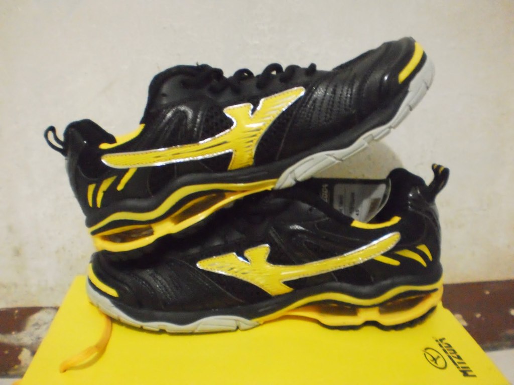 sepatu atlet bola voli sepatu atlet bola voli