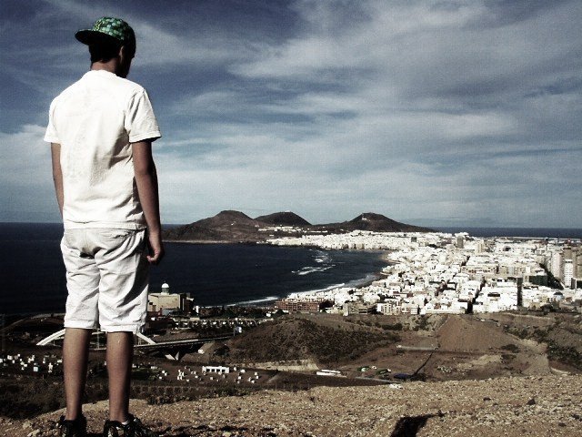 Solo veo la vida desde la distancia