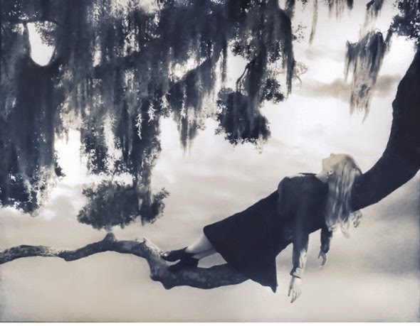 As surreais e oníricas fotografias monocromáticas de Emma Powell Emma Powell fotografia surreal onírica sombria emotiva como pintura sonhos monocromático