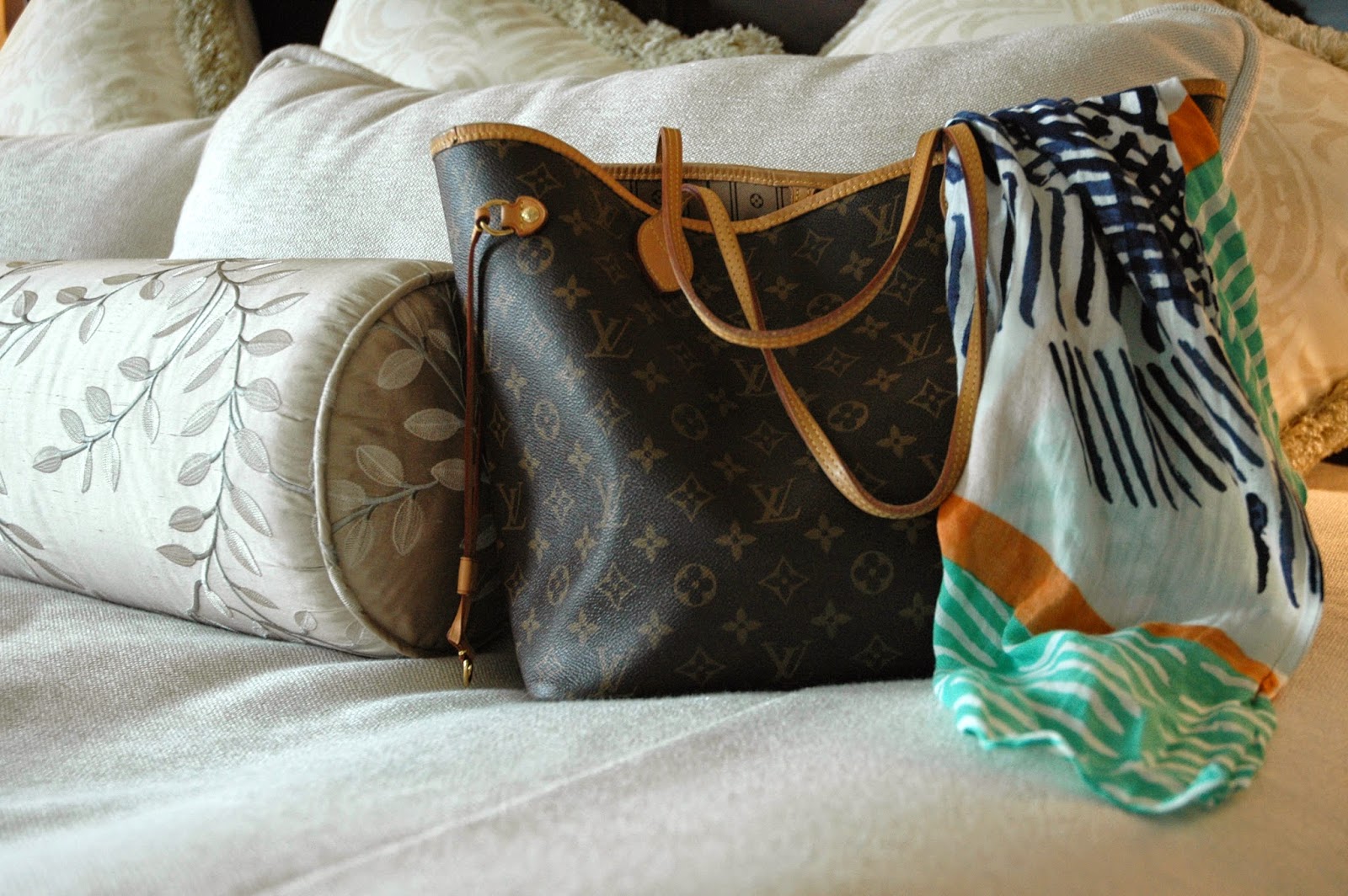 What's in my Louis Vuitton?, Here's what's in my bag.