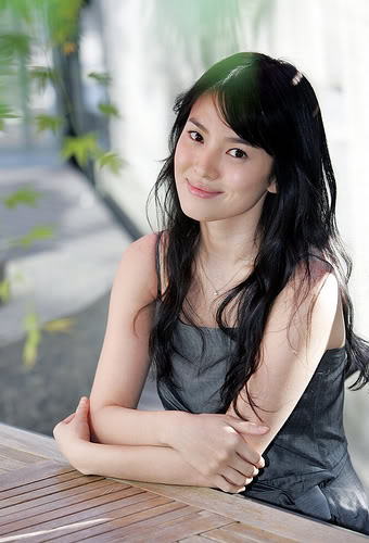 wanita cantik mampunyai sikap lemah lembut, tutur kata yang baik wanita cantik mampunyai sikap lemah lembut, tutur kata yang baik