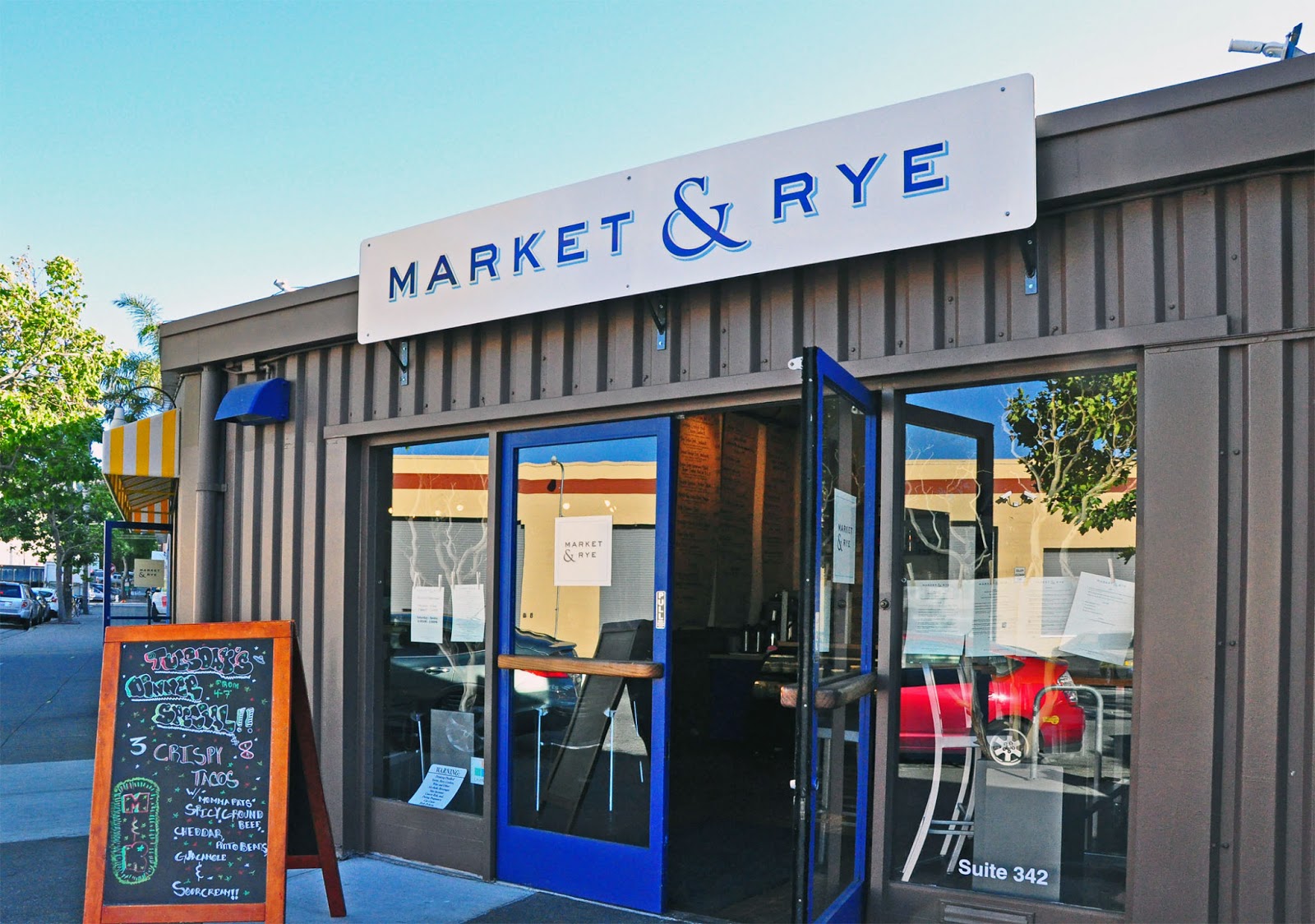 Art and Entertain me Dining Early is Good for You, Especially at