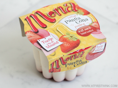 Mona toetje van de maand panna cotta pudding with strawberry sauce
