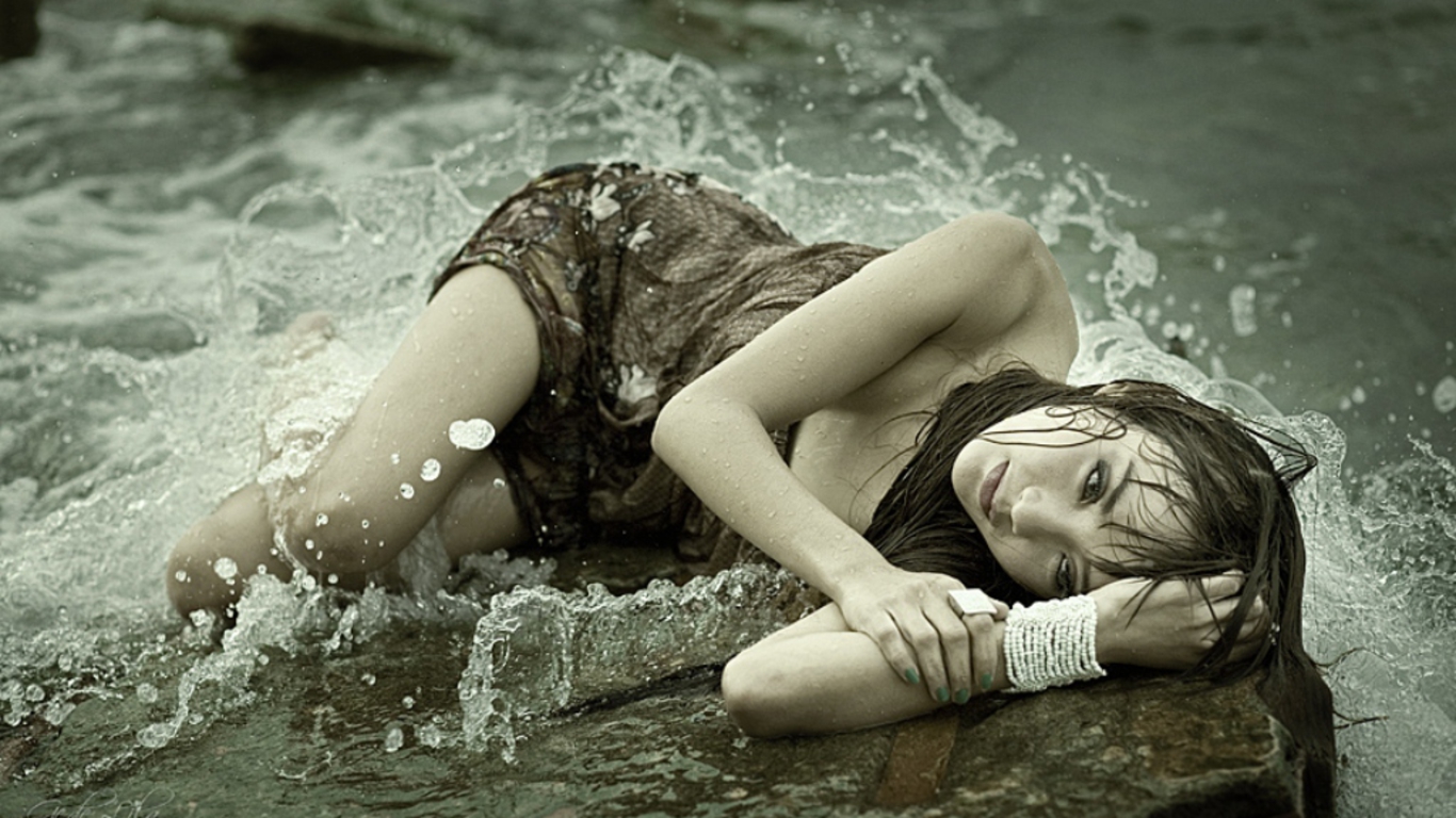 HD wallpapers for desktop android phones: SAD LONELY GIRLS HD WALLPAPERS-3