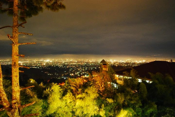 Pemandangan Lampu Kota Bandung Pemandangan Lampu Kota Bandung
