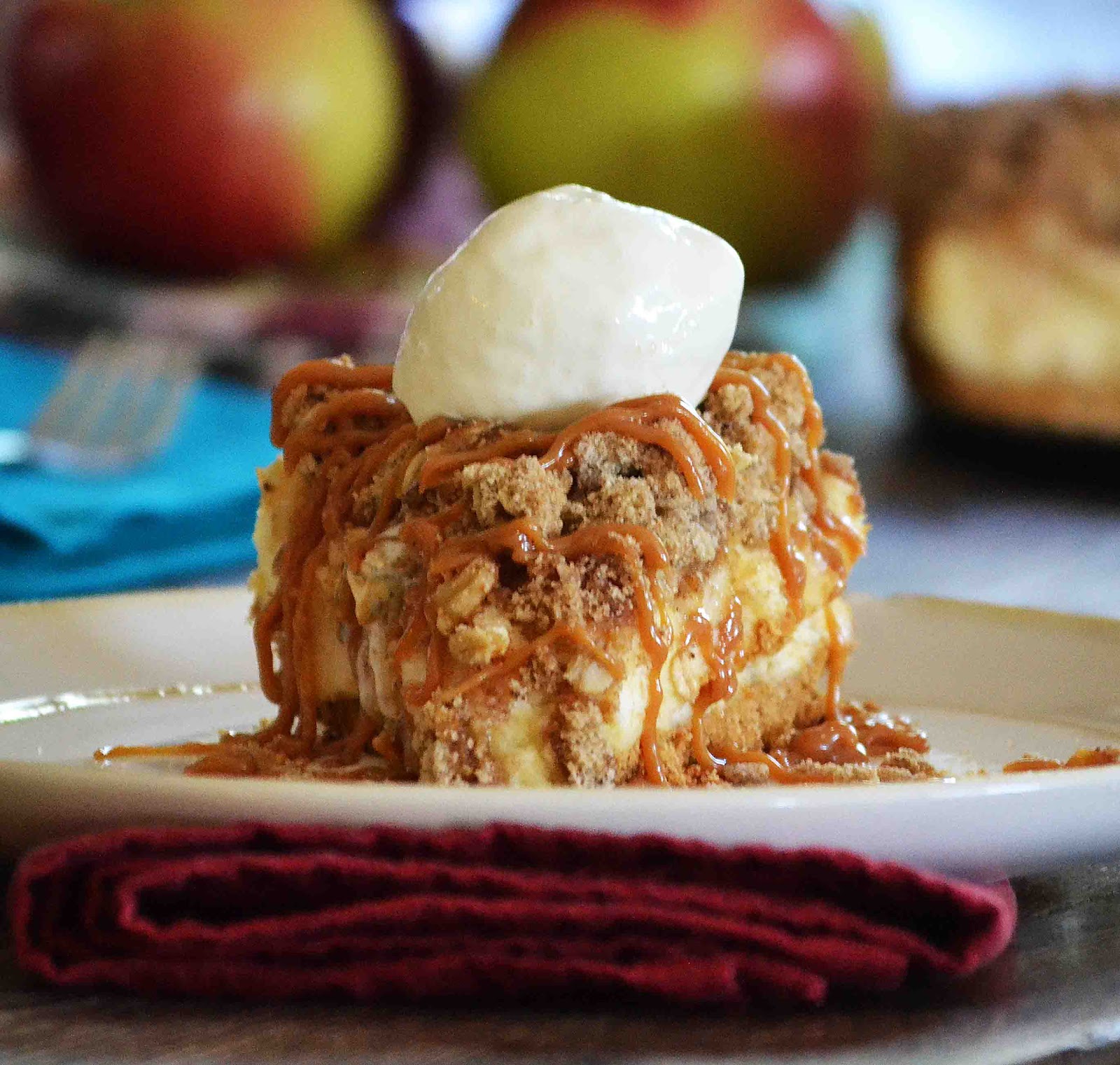 Antjie, die Rooibruin hen Caramel Apple Crisp Cheesecake