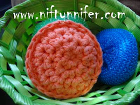 http://www.niftynnifer.com/2013/10/free-chunky-hdc-scrubby-pattern-by.html