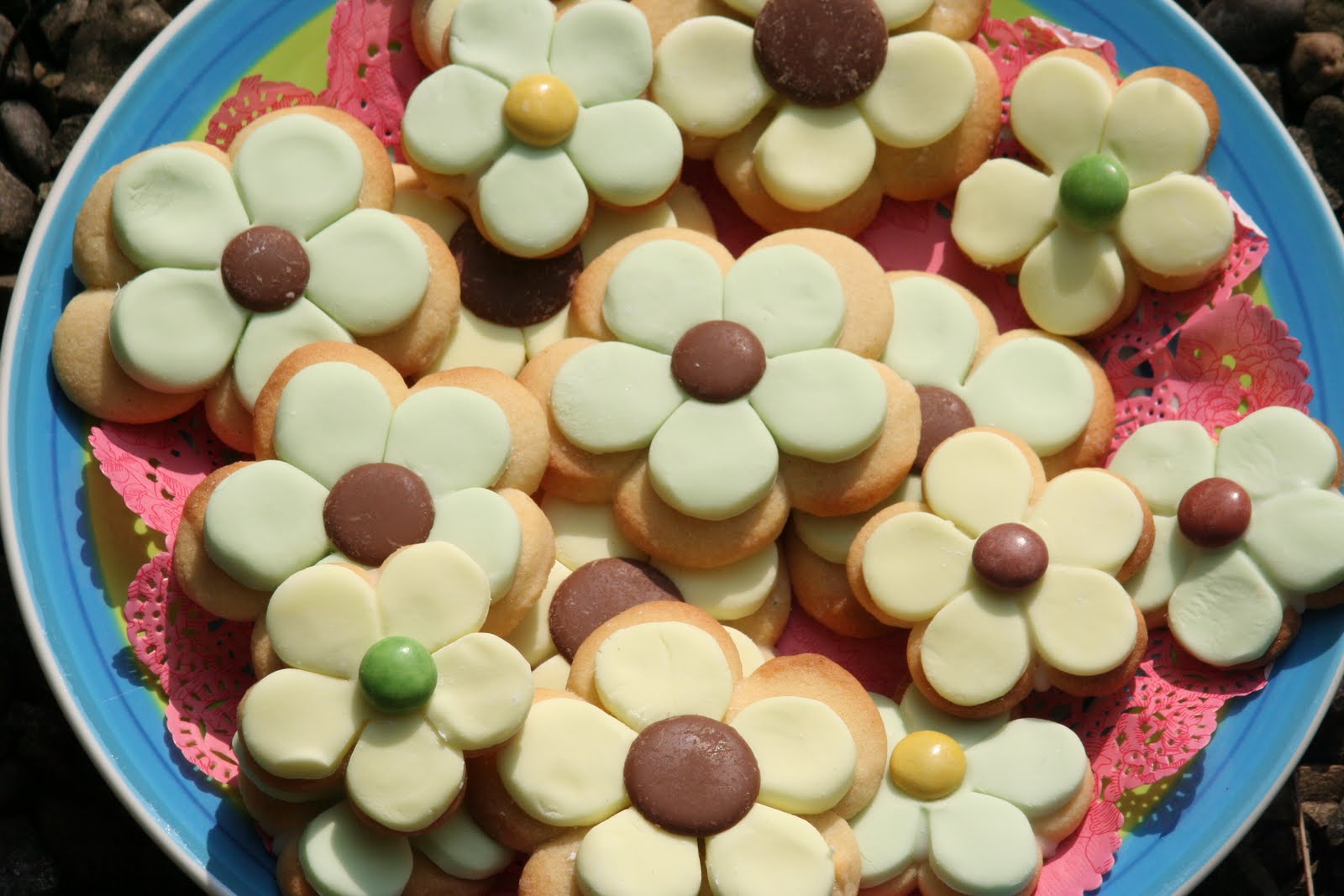The Belgian, the Brit and the Baby Cookie Magic easter biscuits...