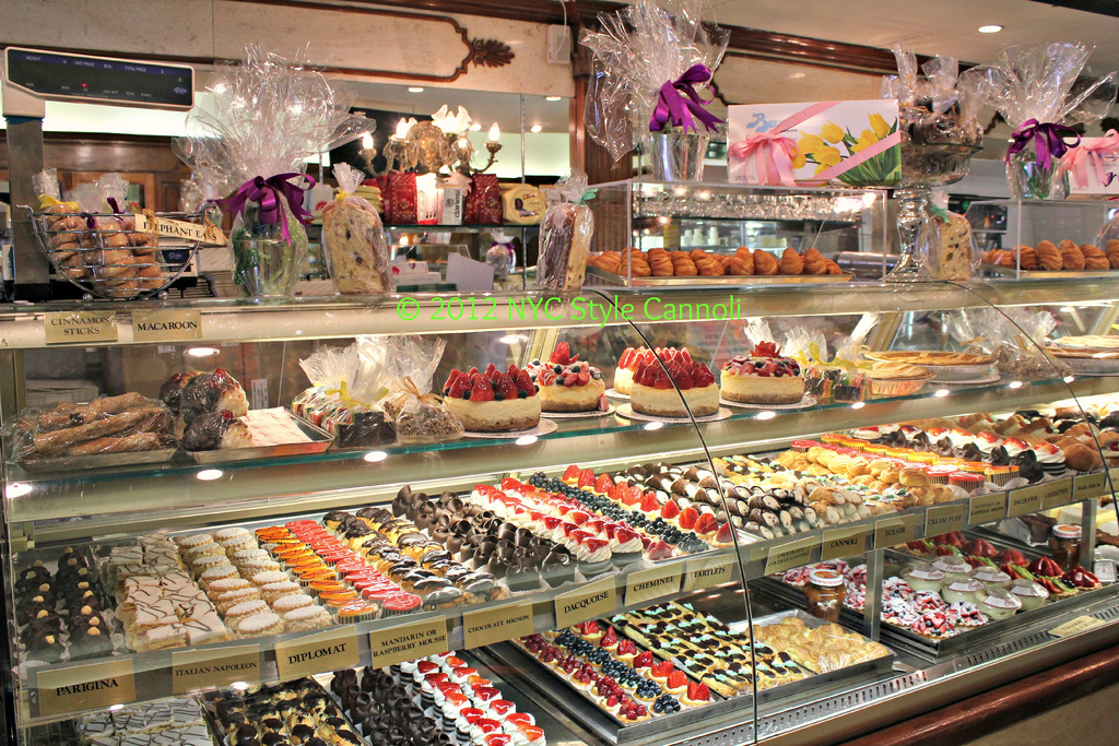 Ferrara Bakery and Cafe in Little Italy NYC, Style & a little Cannoli