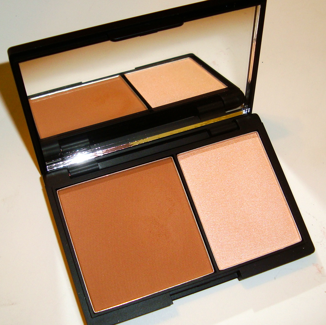 Review & Swatchfest Sleek Face Contour Kit in Light The Daily Bailey B