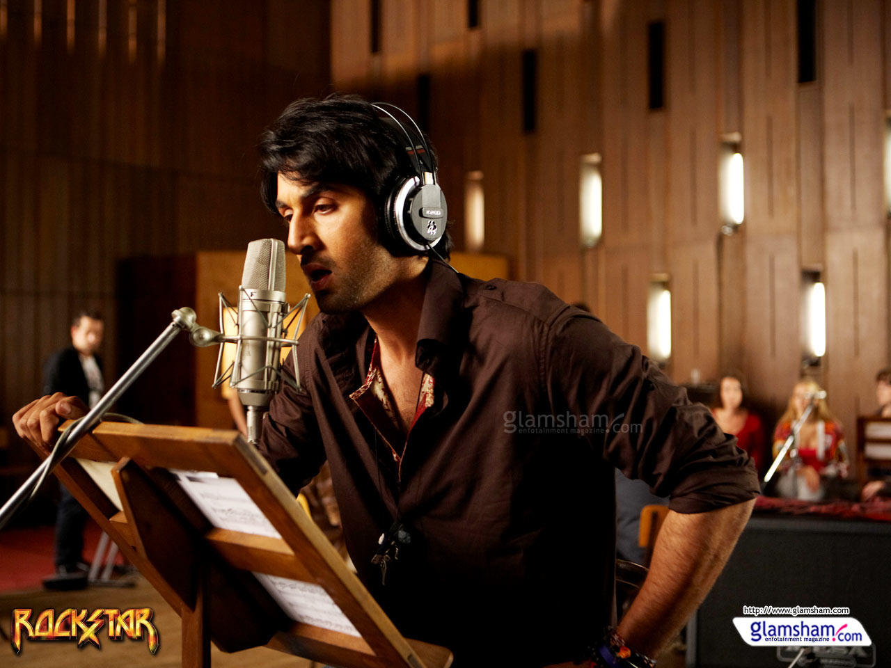 http://4.bp.blogspot.com/-6e6sj6Wf2wE/UI5MW4mQt2I/AAAAAAAAVKo/Qz-NxQYqb40/s1600/ranbir-kapoor-wallpaper-20-12x9.jpg