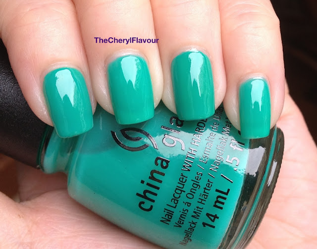 China Glaze Keepin' It Teal vs China Glaze Four Leaves Clover China Glaze Keepin' It Teal vs China Glaze Four Leaves Clover