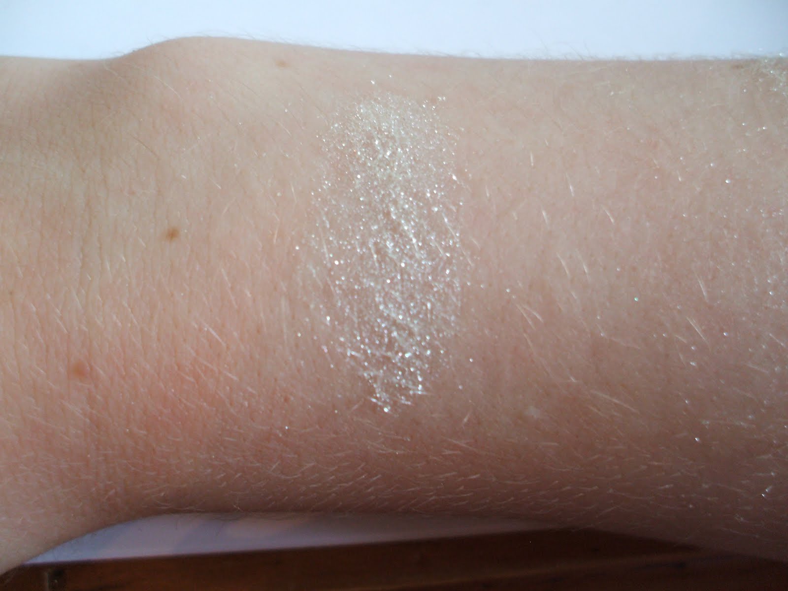 Definitelybeauty Urban Decay Sparkling Lickable Body Powder in Marshmallow