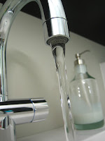 Grifo con chorro de agua fría Grifo con chorro de agua fría