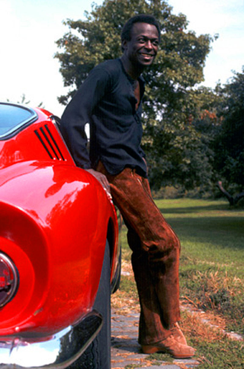 Discussion sur l'Etoile TF1 du 22 février Miles-Davis-1967-Red-Ferrari-275-GTB4