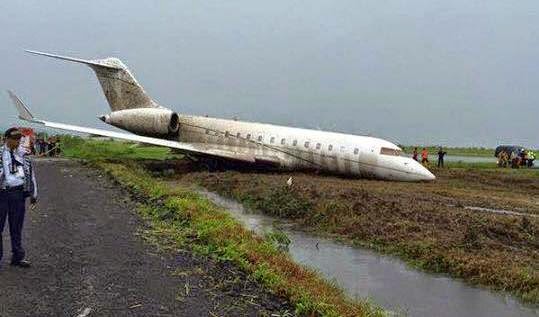 Private Jet with Government Officials Skids Off Tacloban Runway