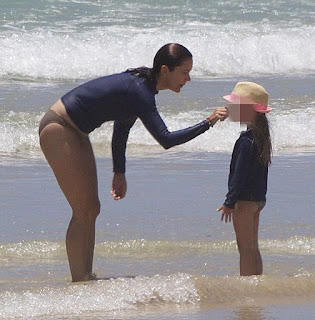 At New South Wales, Australia on Saturday, December 27, 2015, Princess Mary went barefoot in a brown bikini with a dark top to slenderize her positive activity alongside the husband of Denmark Prince, Frederick and their 4 childrens.