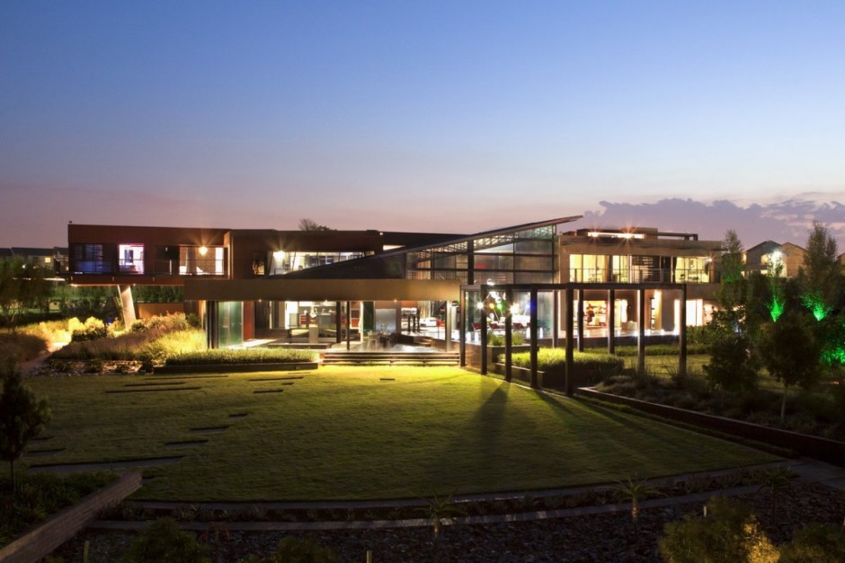 Luxury Modern Mansion in Pretoria South Africa by Architect Nico van