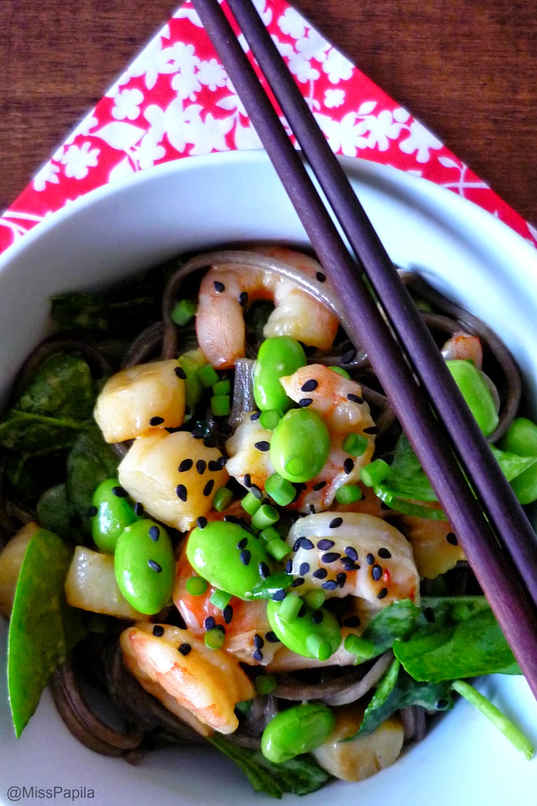 Miss Papila Salade japonaise aux nouilles soba, pétoncles et crevettes...