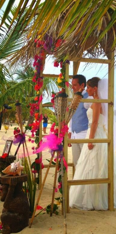 Remax Vip Belize: Bride Broom  in Placencia Beach 
