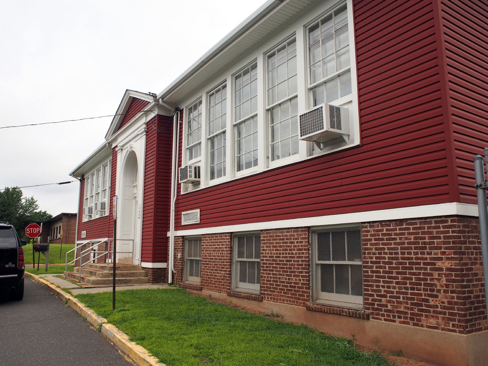 Gillette On Hillsborough Bloomingdale School