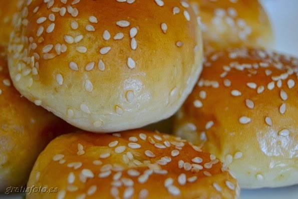 Bollitos de Pan con Sésamo Bollitos de Pan con Sésamo