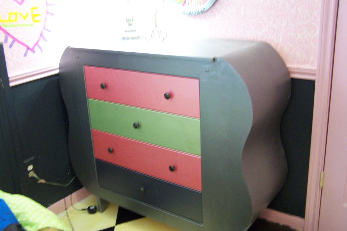 http://4.bp.blogspot.com/-6o4PDw4b0NQ/ThMo9UML37I/AAAAAAAAACs/EzsOMpyJByo/s1600/rsz_finished_dresser.jpg