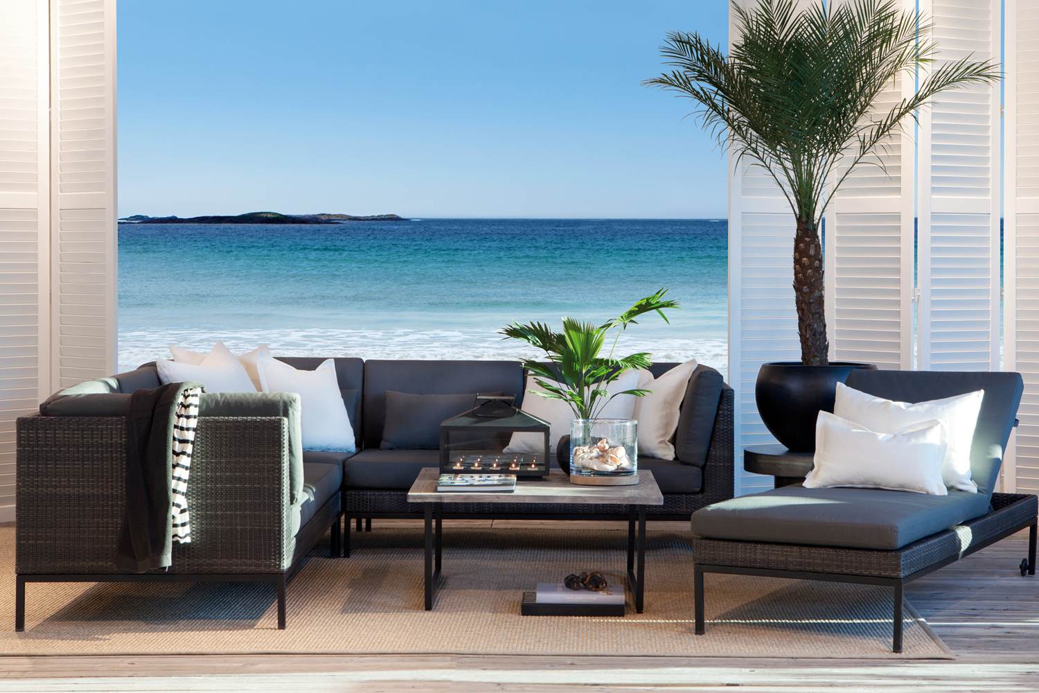 Limestone by the sea: altan och terass