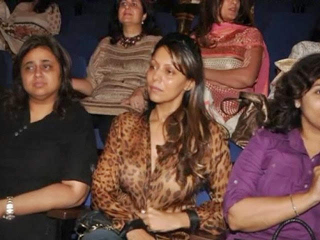 Do Maze Tube Gauri Khan S Indecent Wardrobe Malfunction